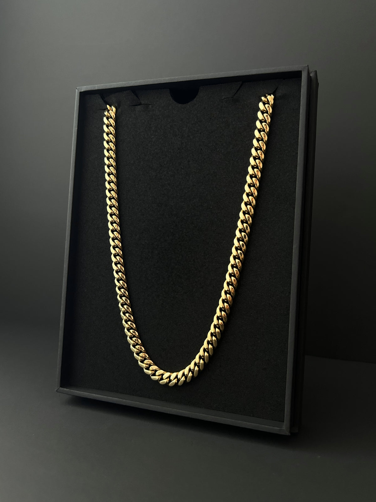 The Classic Cuban link chain laid in the BALANZI chain box